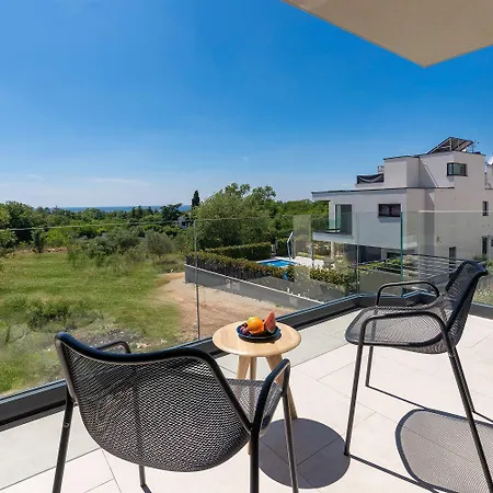 بيت للعطل Noble Strandnahe Mit Meerblick, Privatpool, Gym, Nur 700 Meter Zum بوريتش