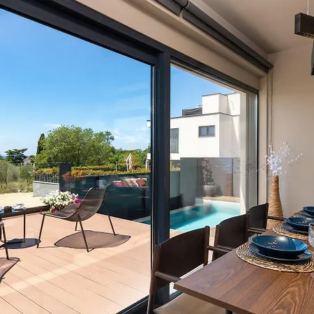 Noble Strandnahe Mit Meerblick, Privatpool, Gym, Nur 700 Meter Zum Semesterbostad Poreč