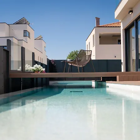 Semesterbostad Noble Strandnahe Mit Meerblick, Privatpool, Gym, Nur 700 Meter Zum Poreč