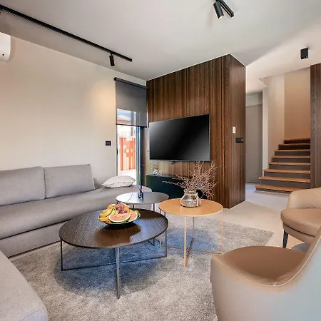 Semesterbostad Noble Strandnahe Mit Meerblick, Privatpool, Gym, Nur 700 Meter Zum