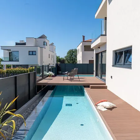 Noble Strandnahe Mit Meerblick, Privatpool, Gym, Nur 700 Meter Zum Semesterbostad Poreč