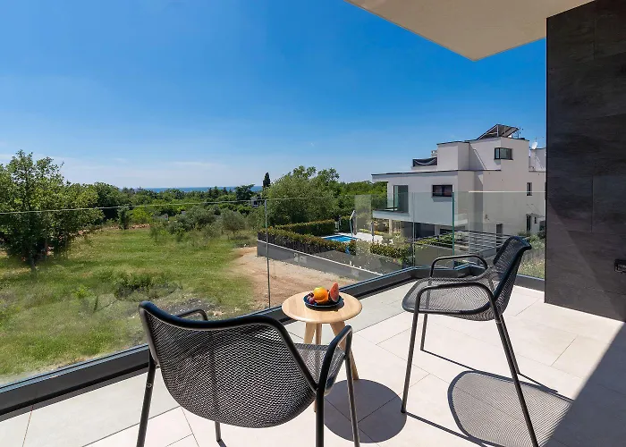 Casa vacanze Noble Strandnahe Mit Meerblick, Privatpool, Gym, Nur 700 Meter Zum Porec